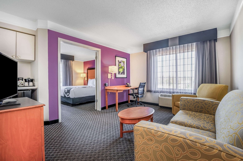 La Quinta Inn & Suites by Wyndham Myrtle Beach Broadway Area 37/54