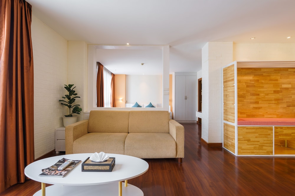 Lantana Resort Hotel 36/61