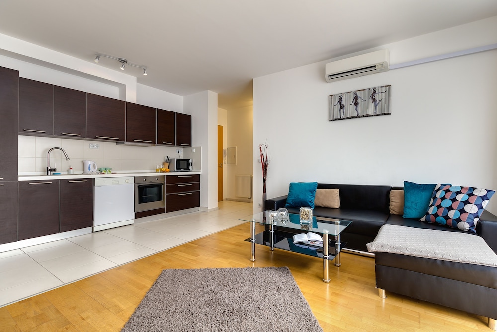 Quality Point Apartment 36/44