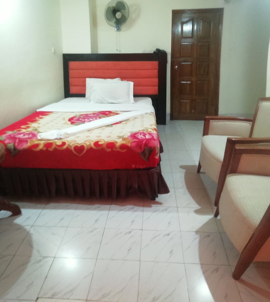 DELUXE, QUEEN BED, CITY VIEW