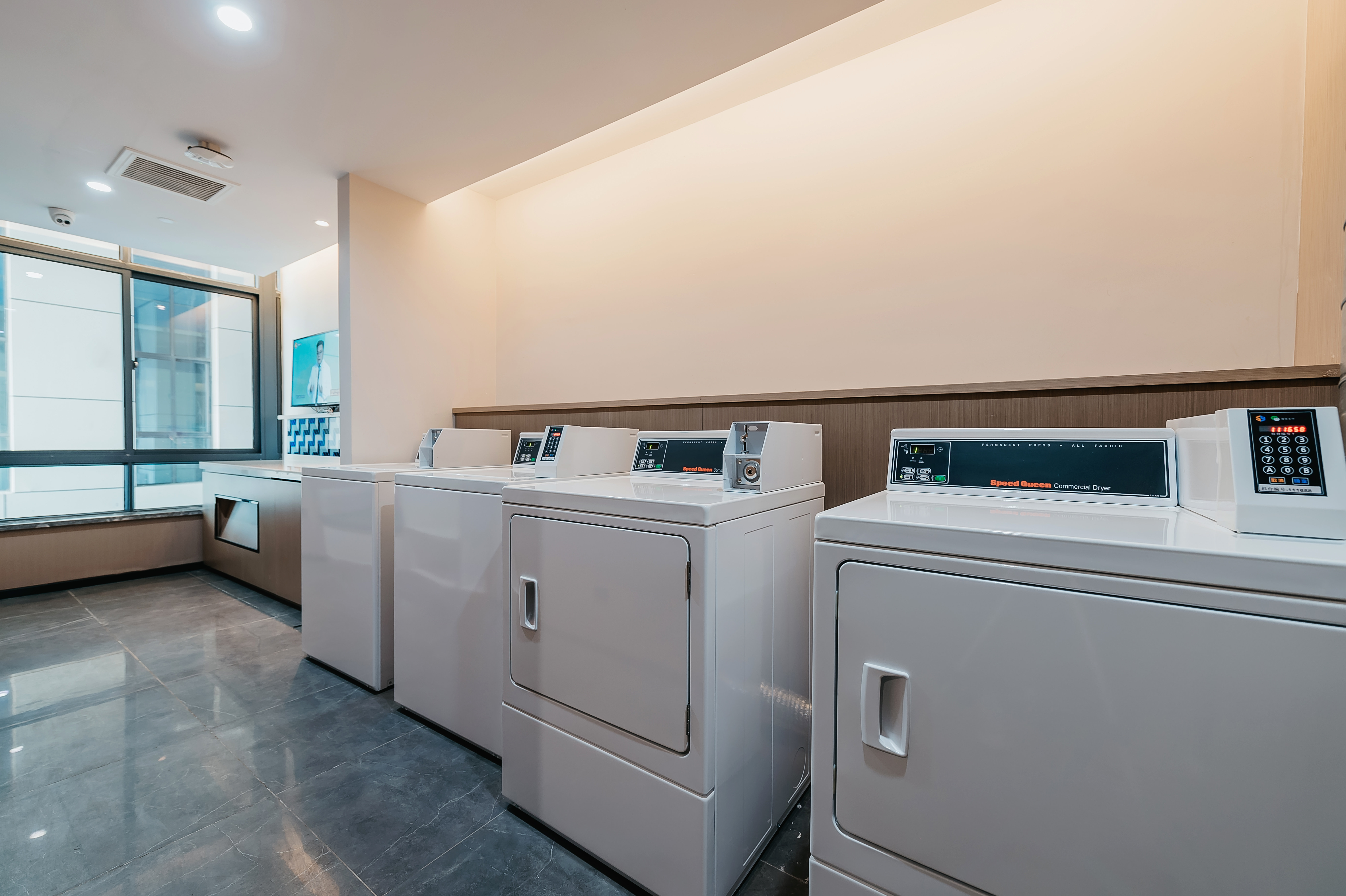 Holiday Inn Express Taizhou Cmc 7/24