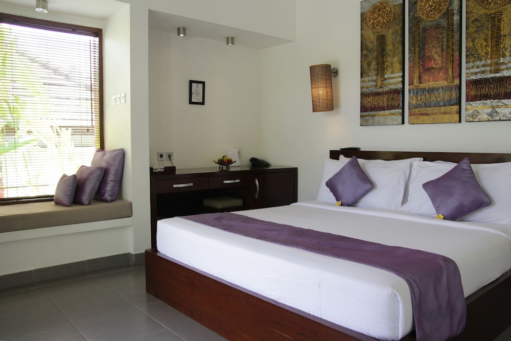 DELUXE, KING BED