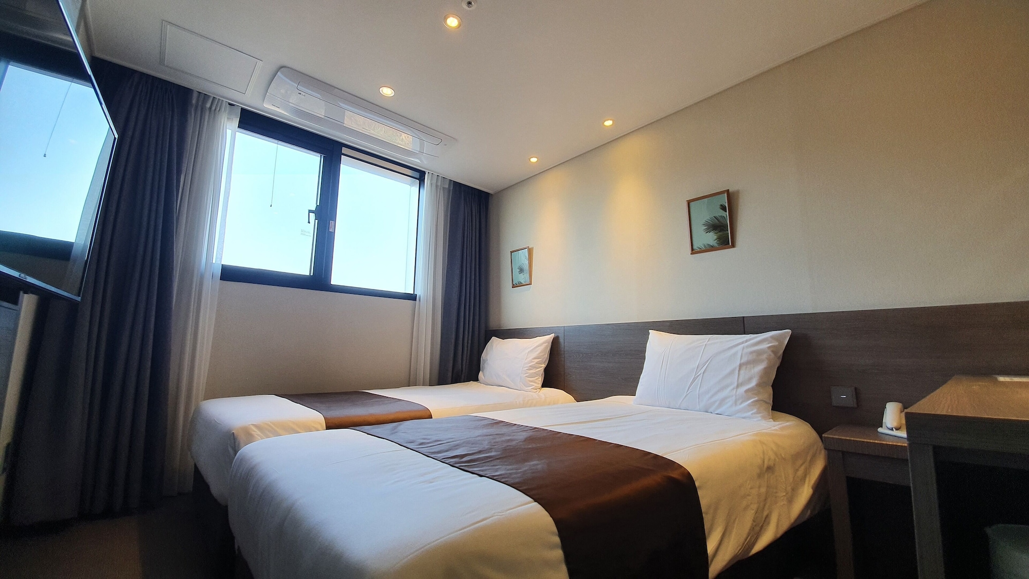 Room, Twin Beds