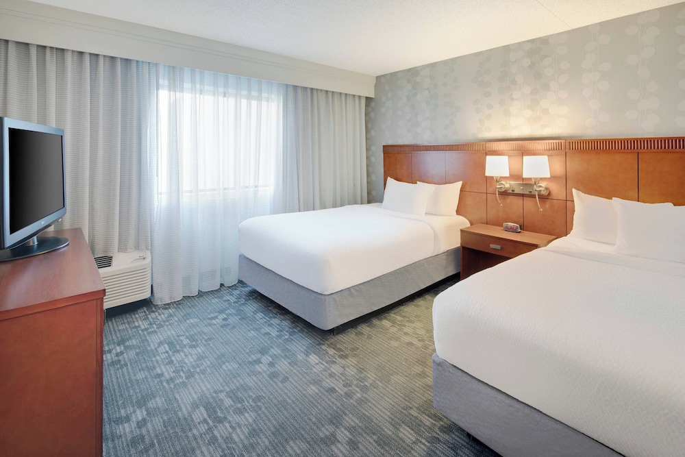 1 Bedroom, Suite, 2 Queen Beds, Sofa