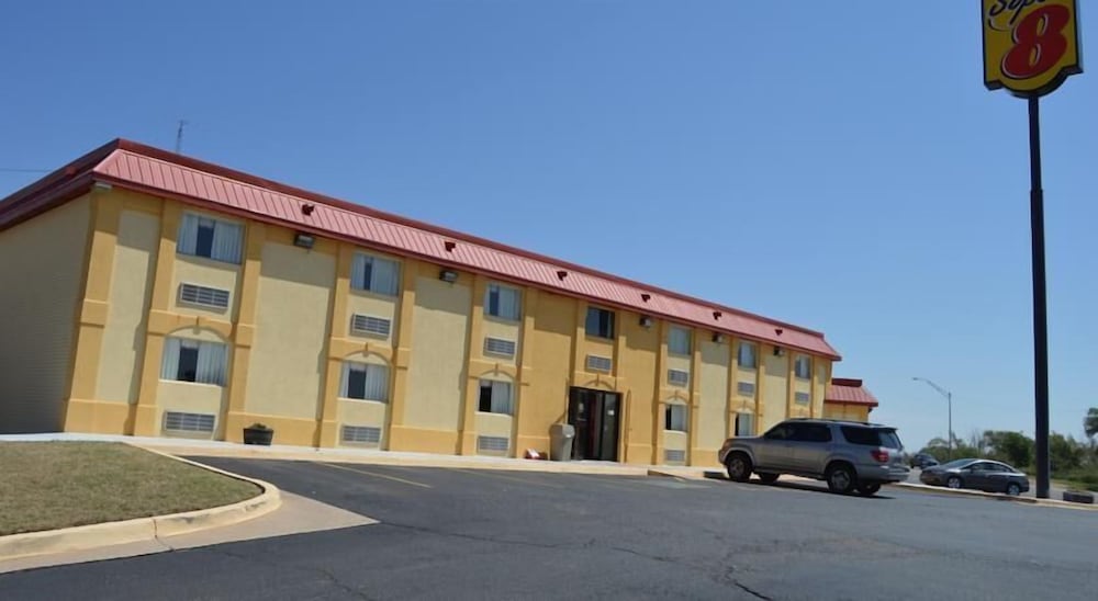 Super 8 By Wyndham Clinton 4/40