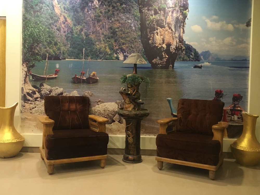 Hotel Mangalam Palace 12/17