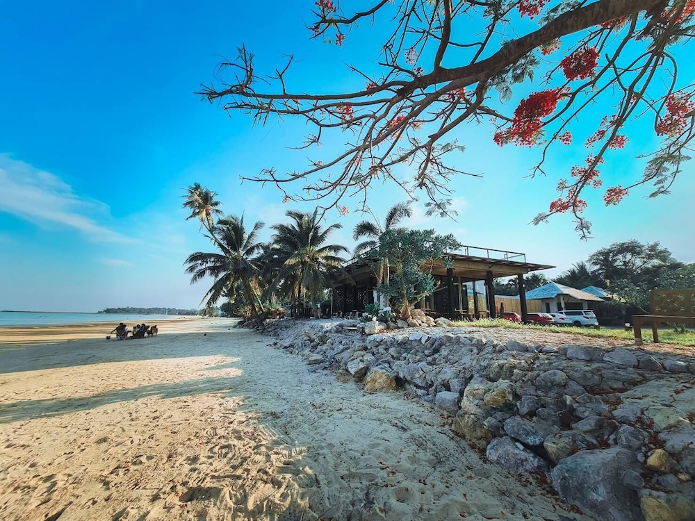 Saphli Villa Beach Resort 52/77