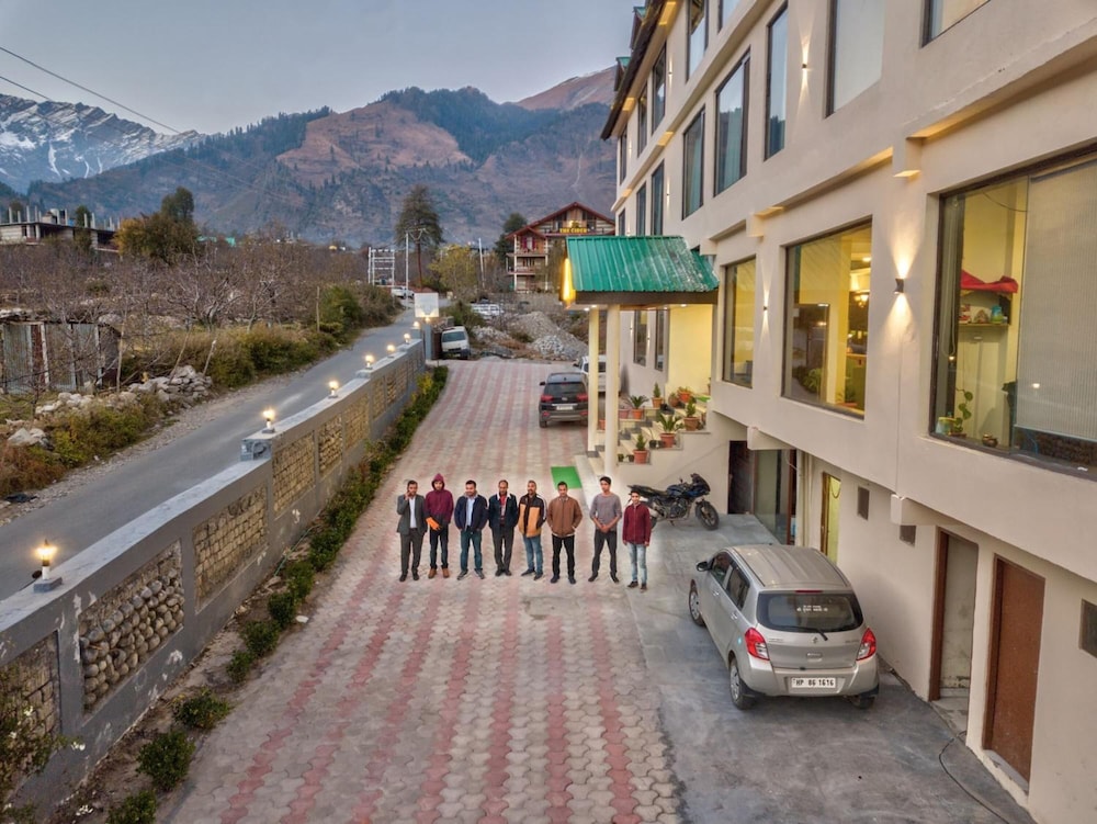 The Katoch Grand Resort 41/50
