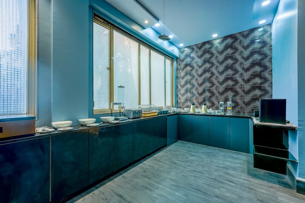 LANDMARK SUITES 22/47