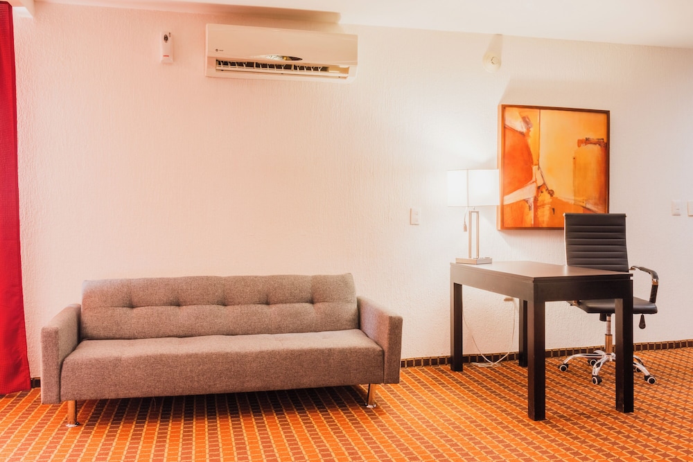 PARIS FC HOTEL 42/76