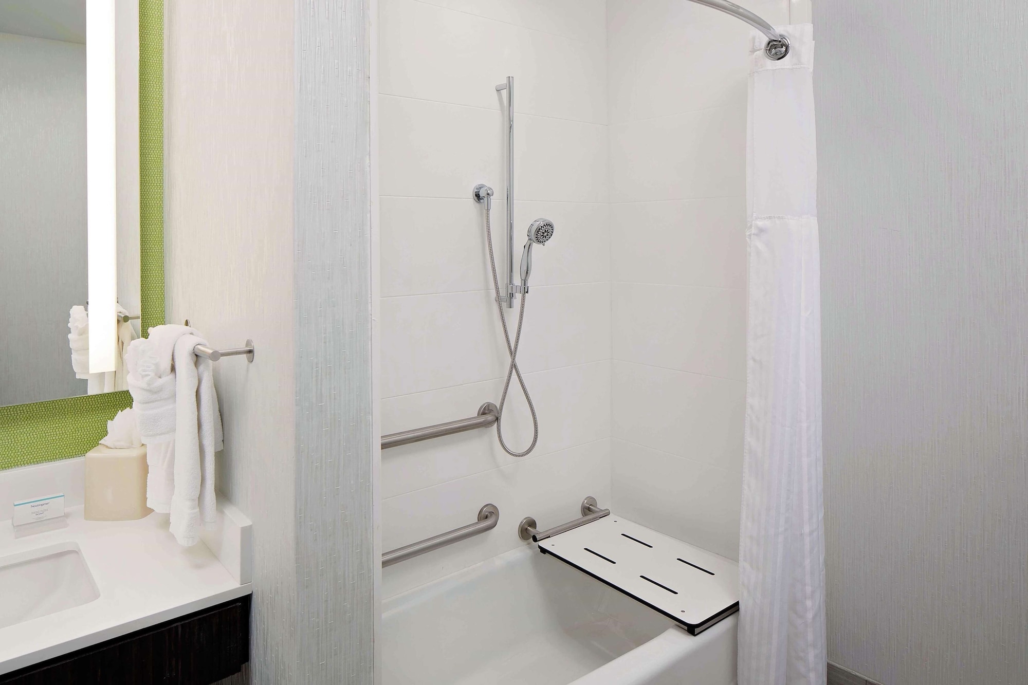 JUNIOR SUITE, KING BED, ACCESSIBLE