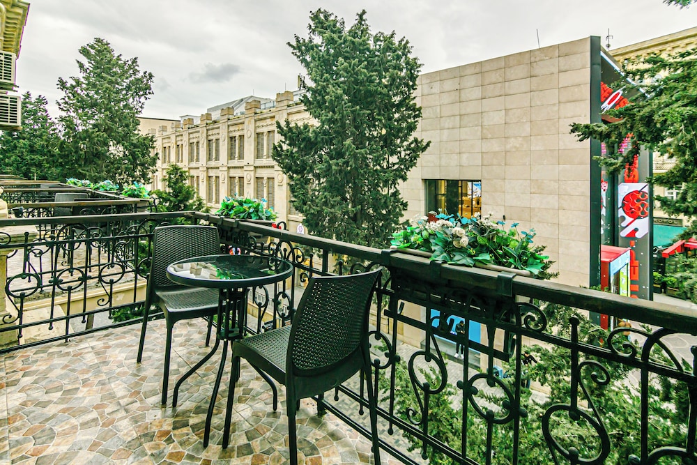 Bristol Hotel Baku 25/51