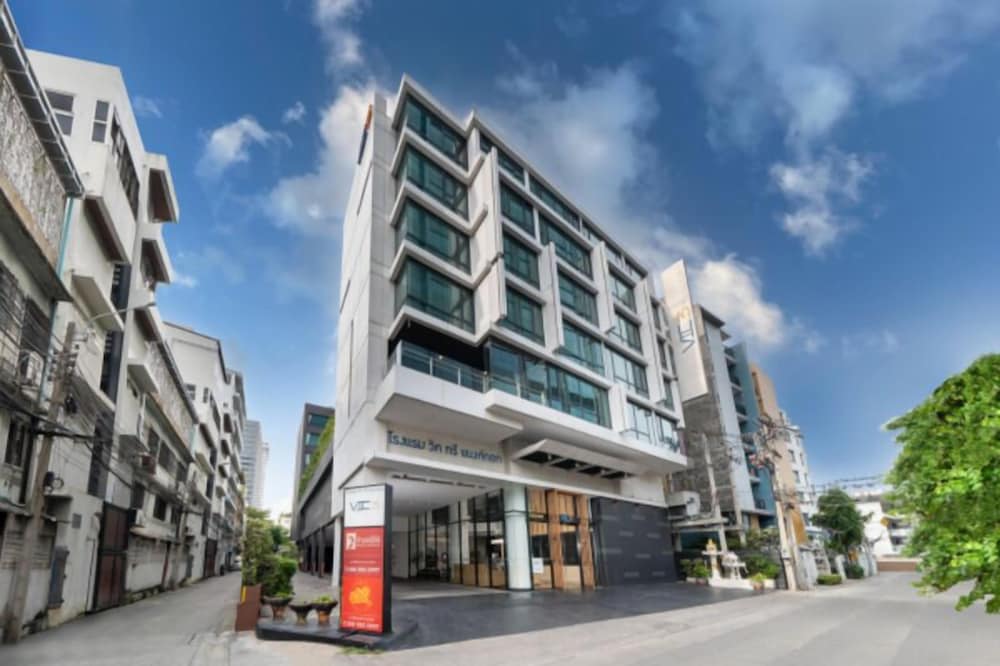 Vic3 Bangkok Hotel 68/74
