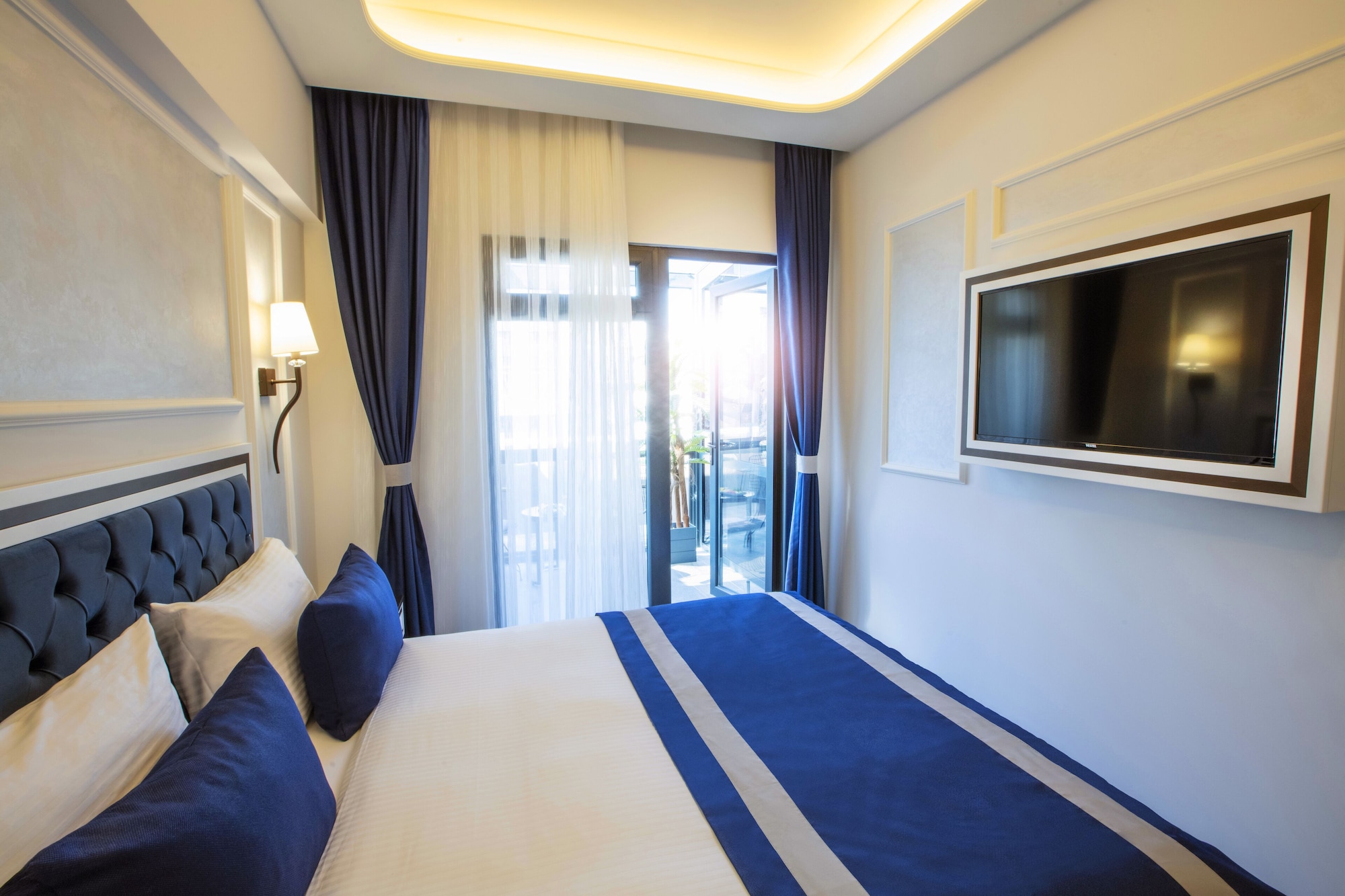 1 BEDROOM, STANDARD, DOUBLE OR TWIN BED