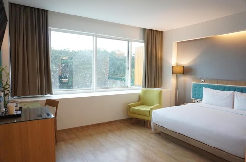 Hotel Santika Kelapa Gading 10/36