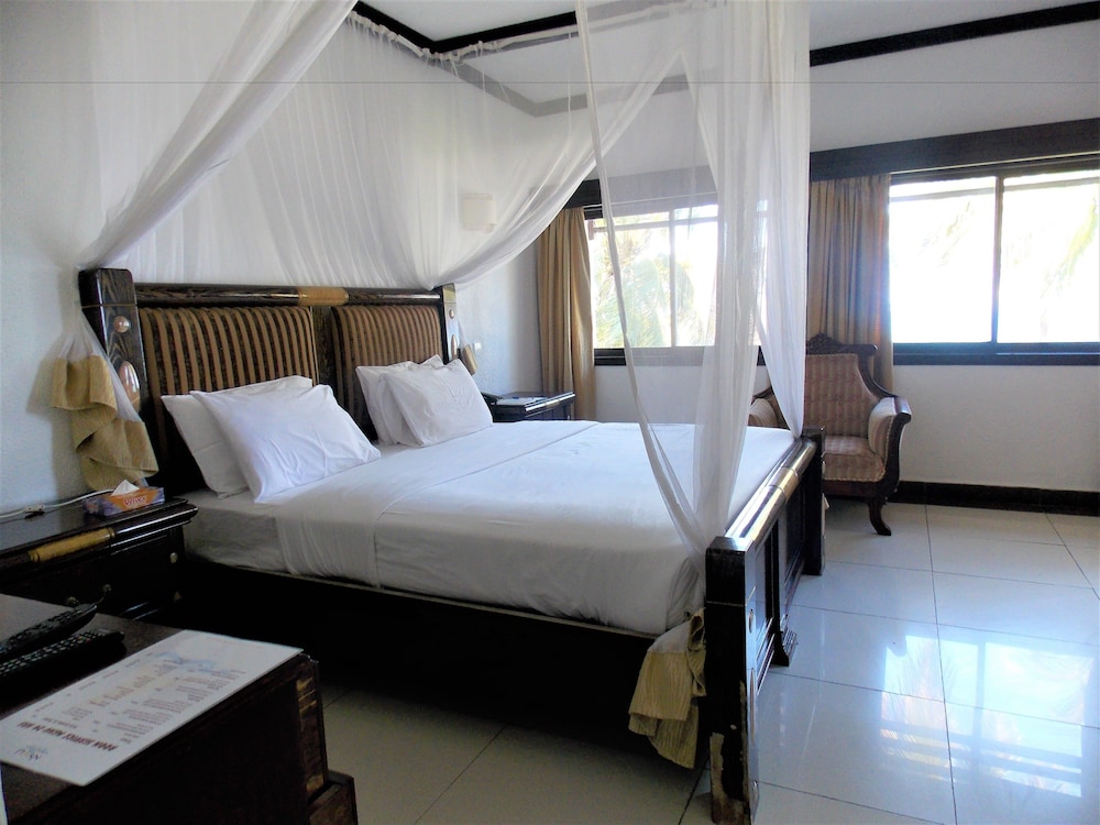 EXECUTIVE, SUITE