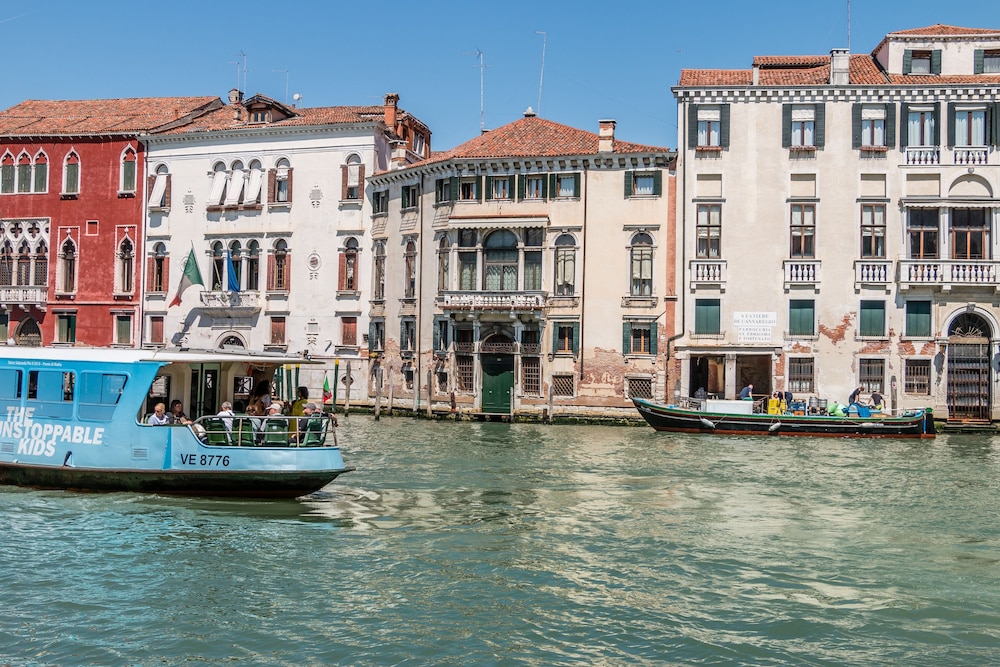 Admiral Emo Palace Over Canal Grande 41/50