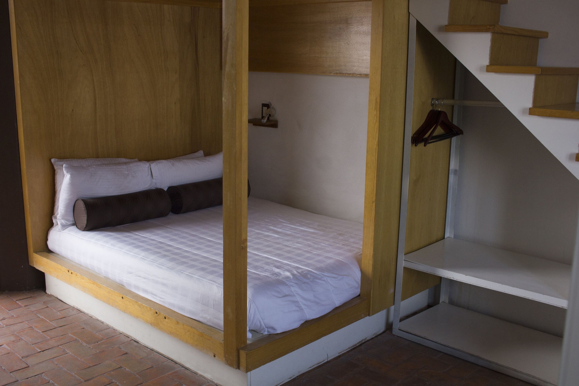 DELUXE, DOUBLE BED