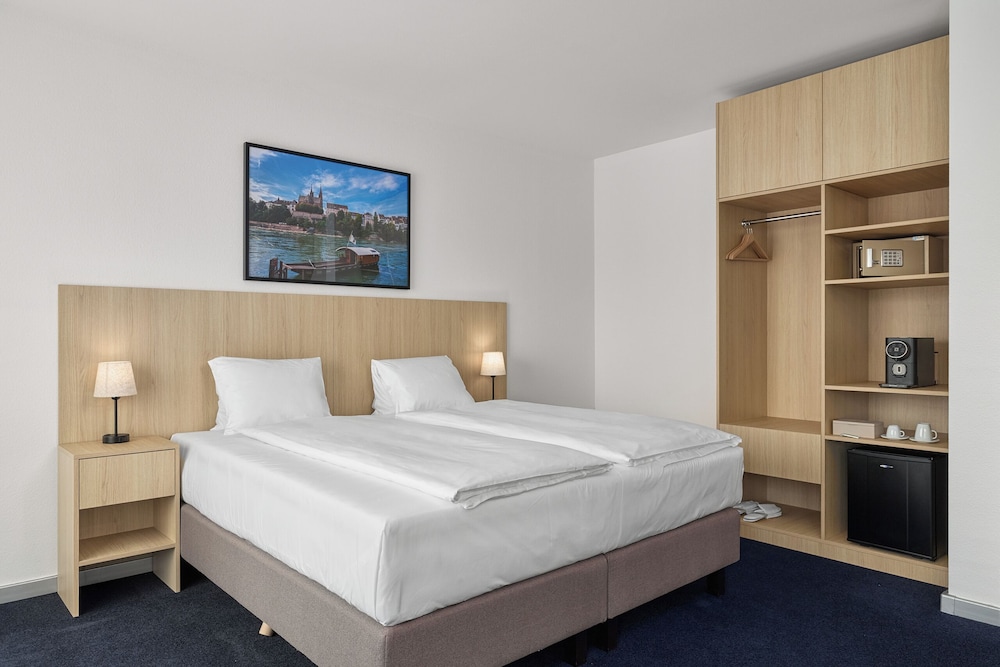 River, Junior Suite, Twin Beds, Sofa، Sorell Hotel Merian 2/10