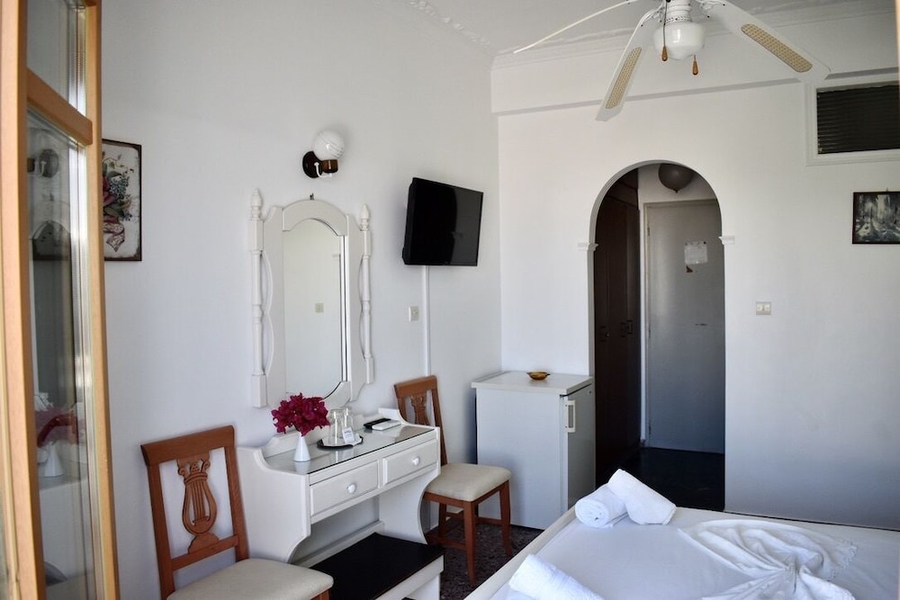 Minoa Hotel 19/50