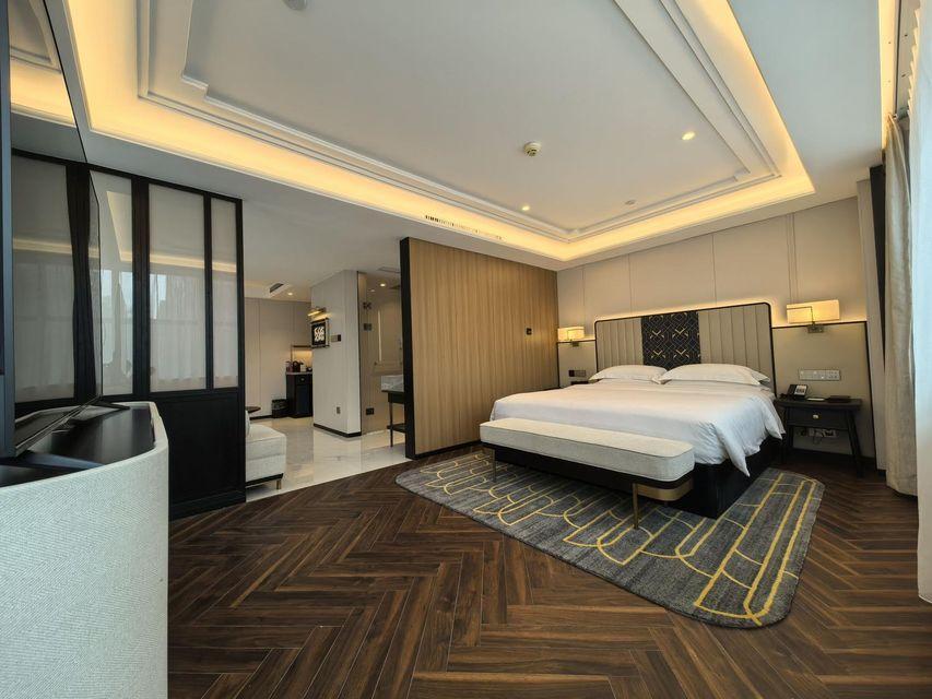 Capsule, Scenic, Superior, Suite, Queen Bed، Jinjiang Metropolo Hotel 2/3