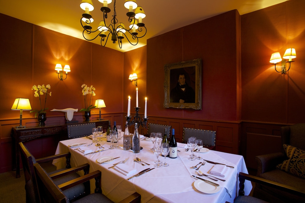 The Swan 32/49