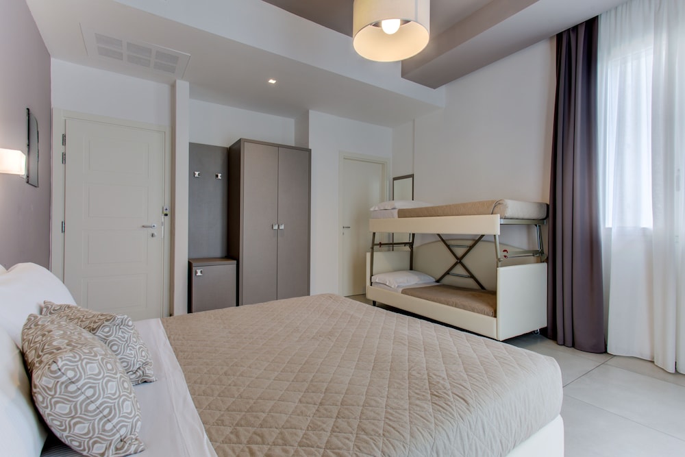HOTEL AUGUSTEA 16/62