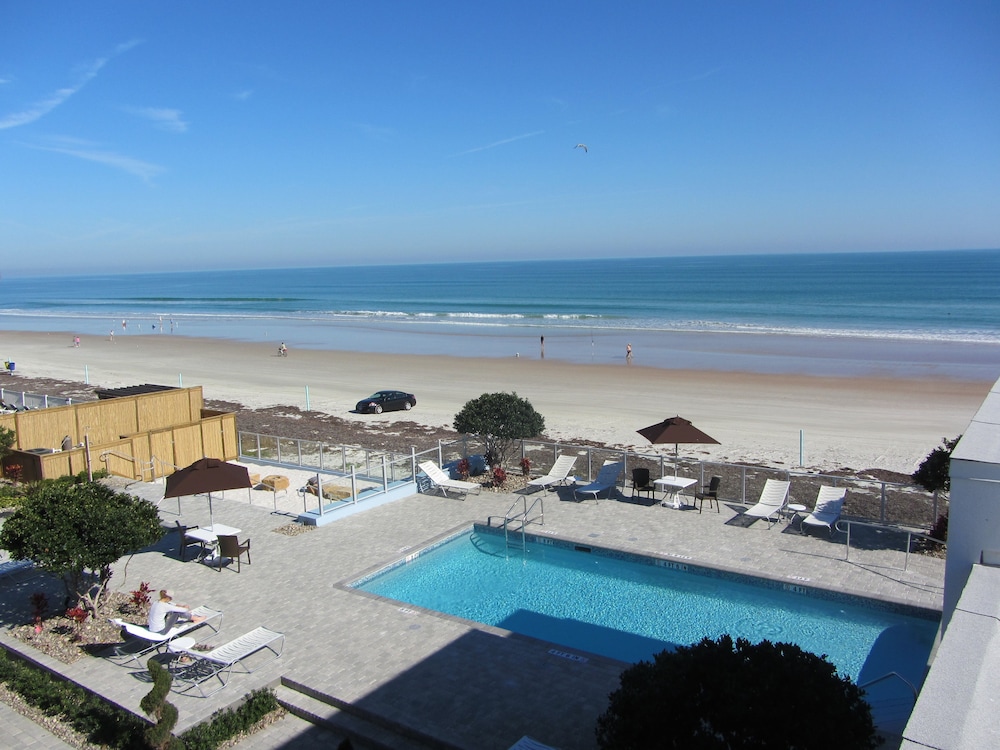 Lotus Boutique Inn Suites 45/57