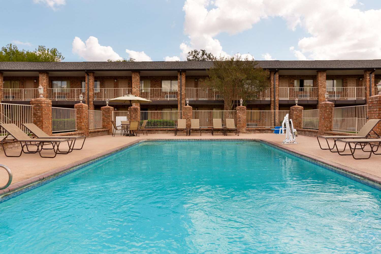 Super 8 by Wyndham Universal City 4/55
