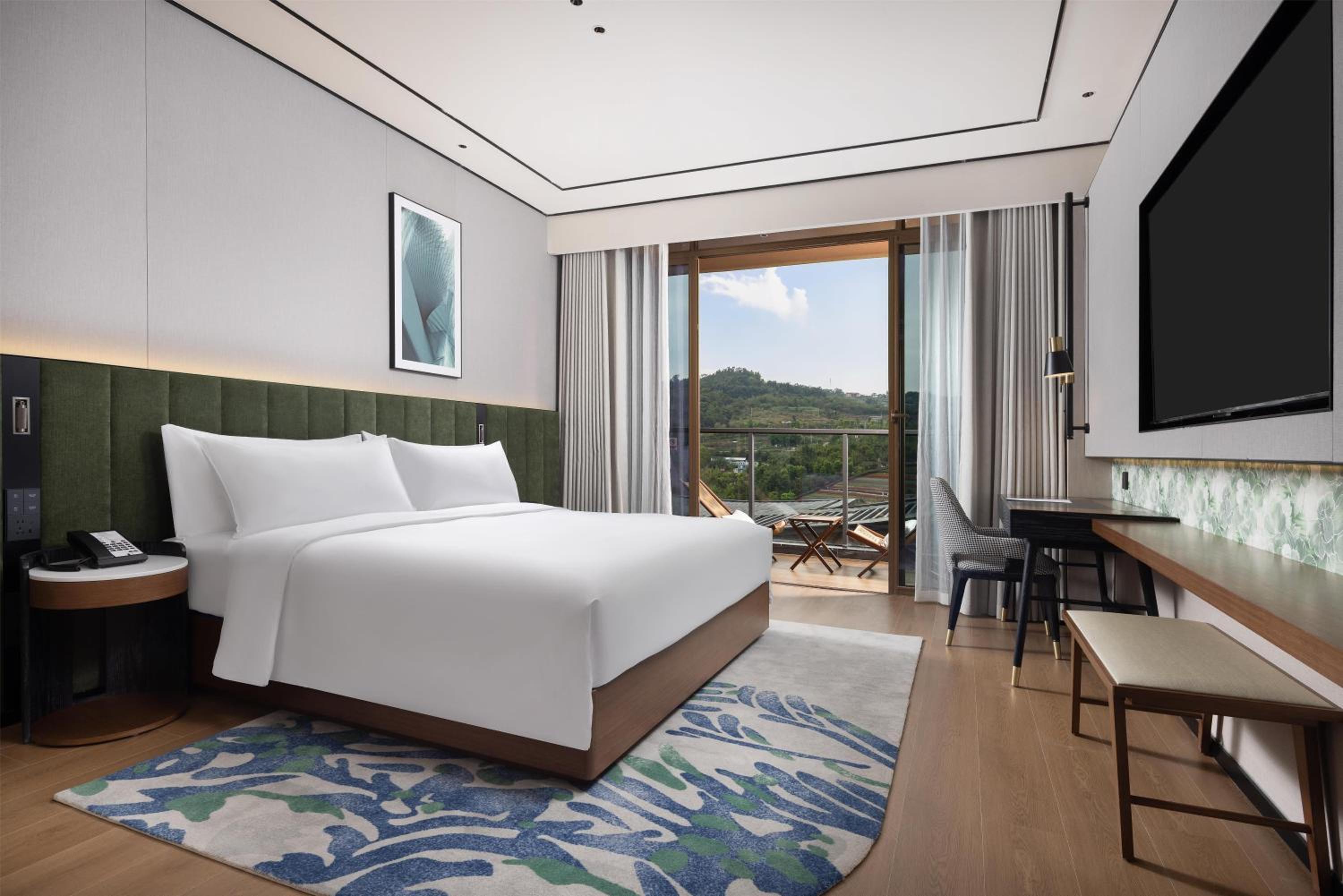 Deluxe, King Bed