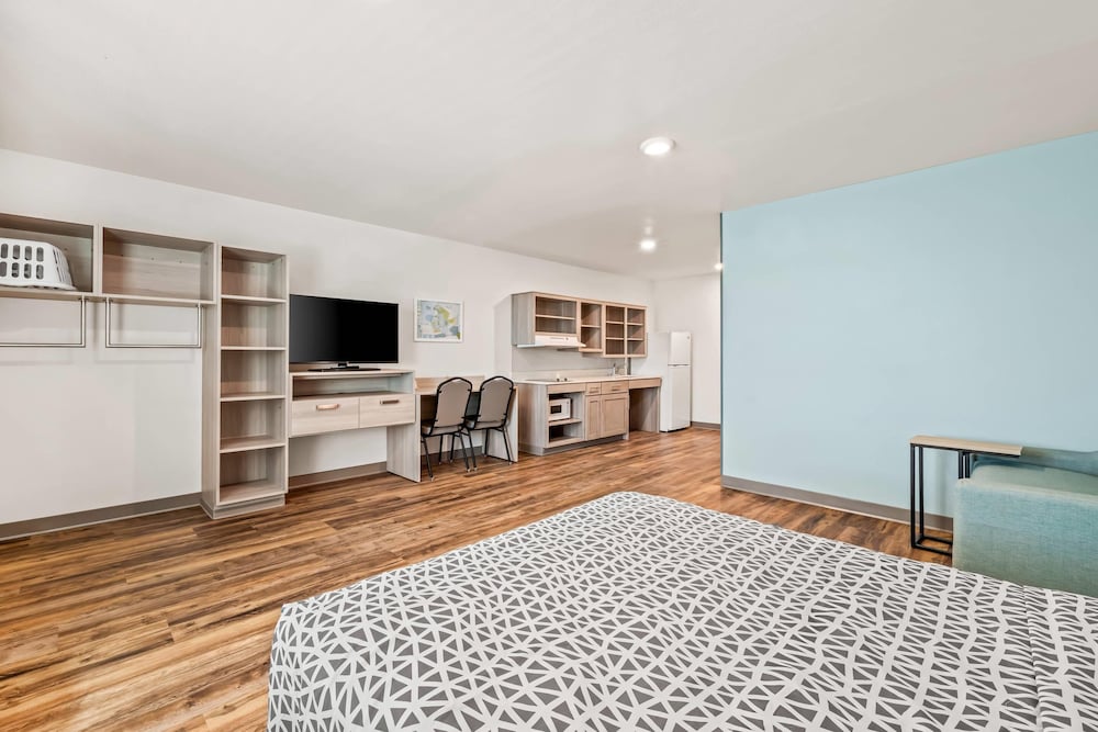 WoodSpring Suites Charlotte - Arrowood 36/60