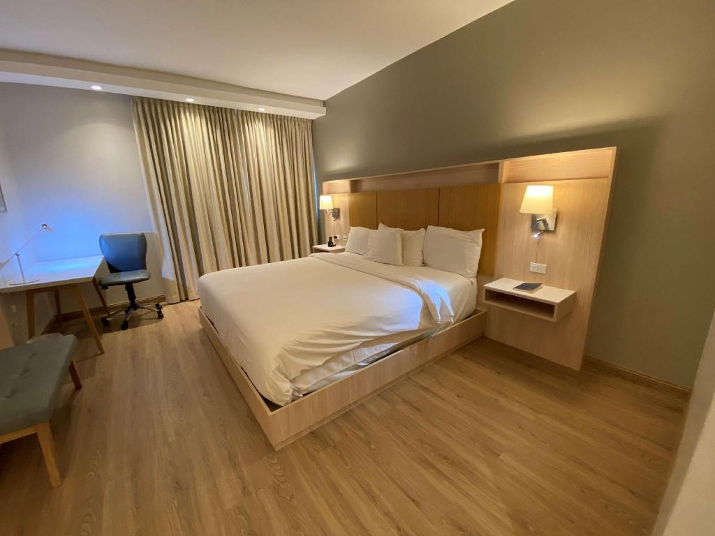 Upgrade, Suite, King Bed