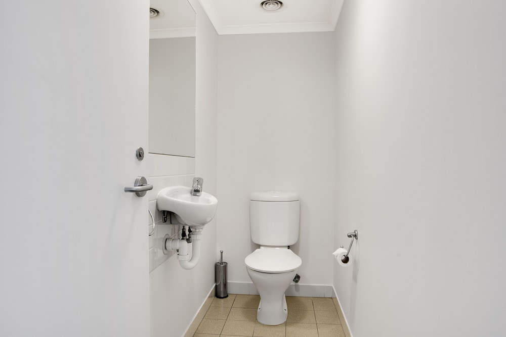 MainStay Suites Williamstown 58/63