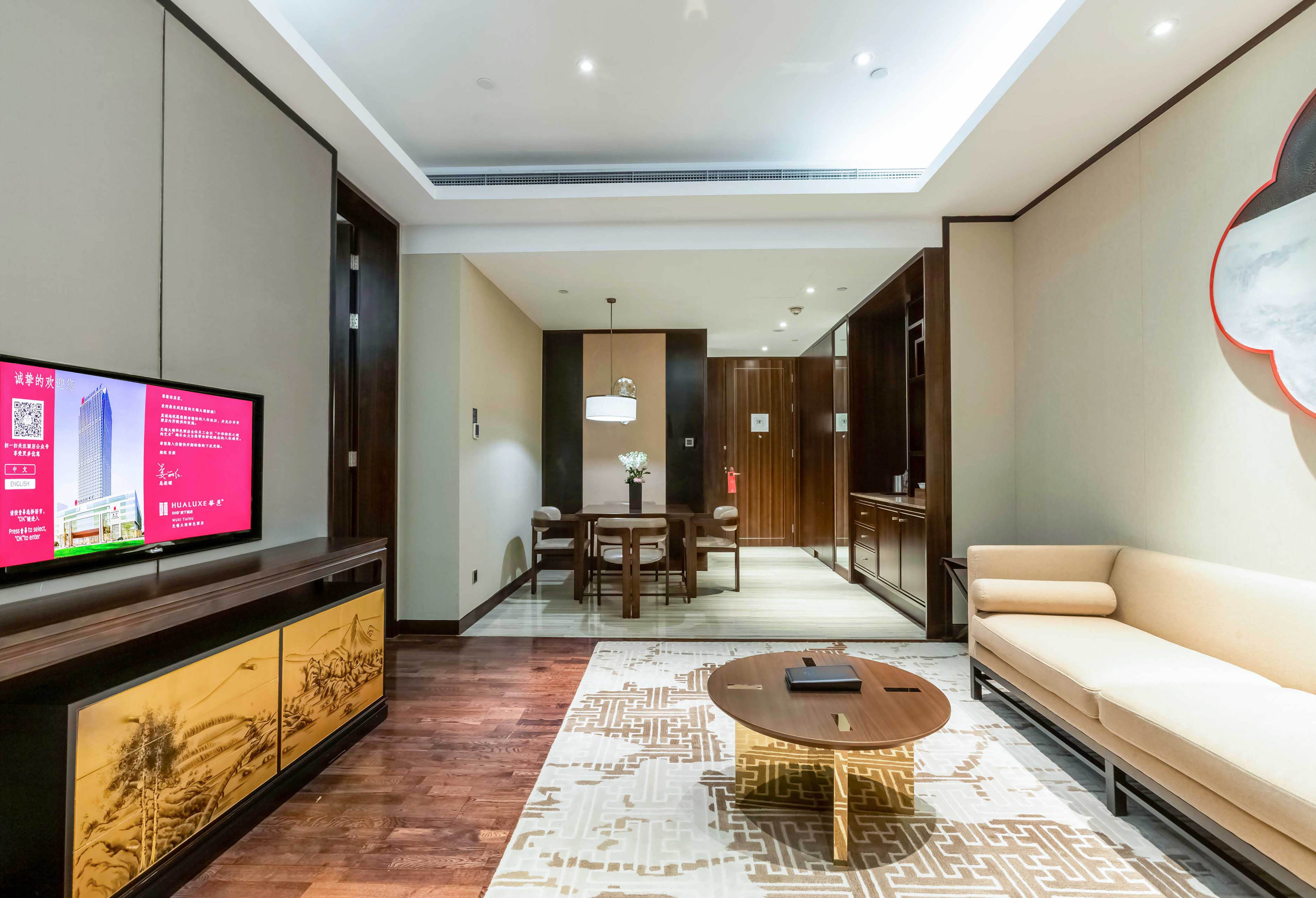 HUALUXE HOTELS AND RESORTS WUXI TAIHU 32/50