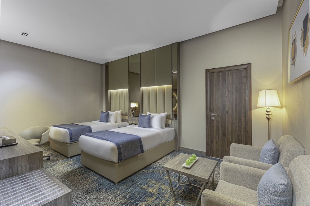 Deluxe Room twin bed
