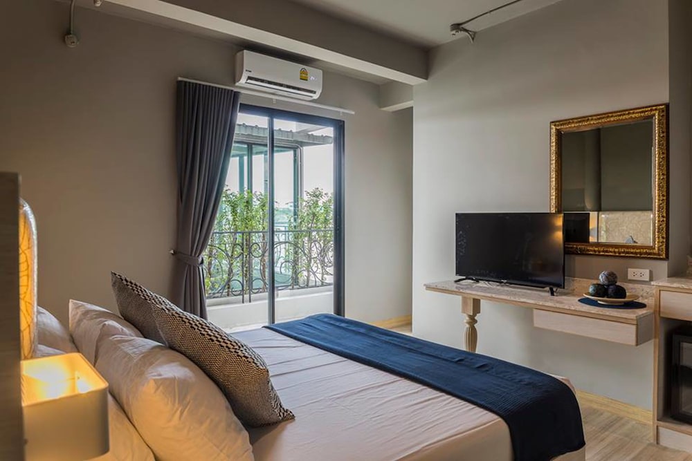 V Varee Bangkok 2/31