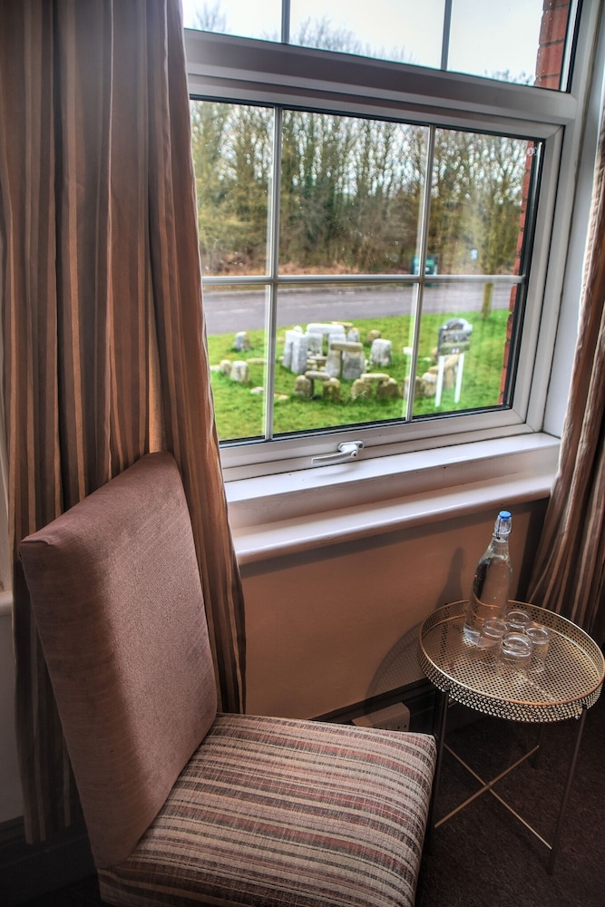 The Stonehenge Inn Carvery 24/39