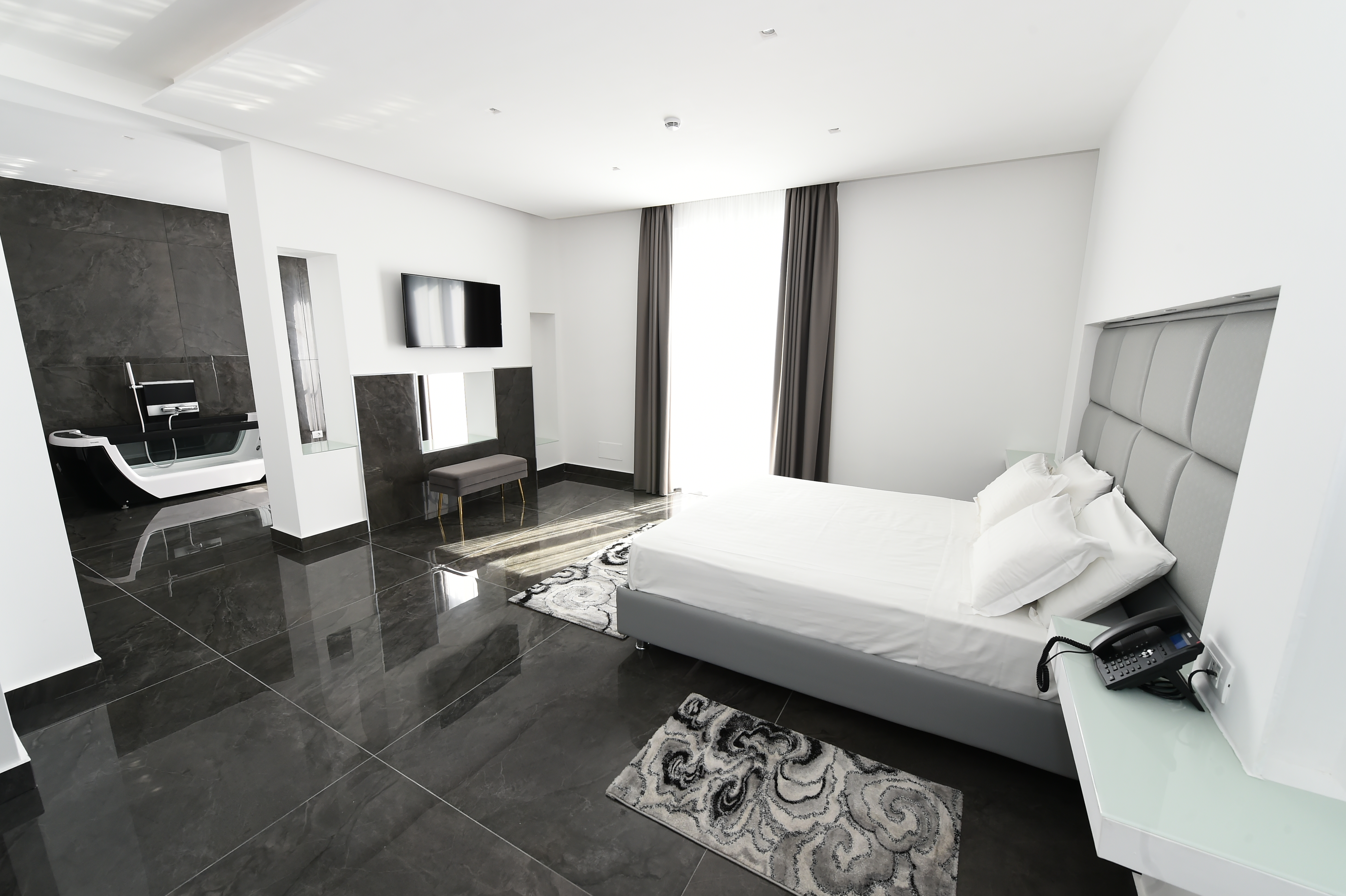 Room at Grand Hotel Serapide, POZZUOLI