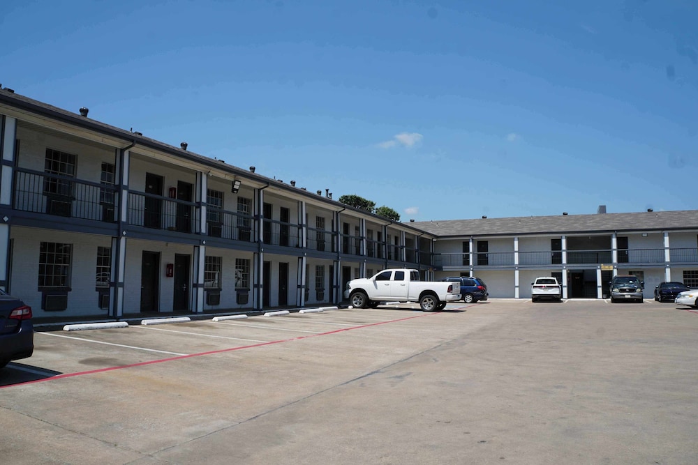 Sherman Inn 42/46