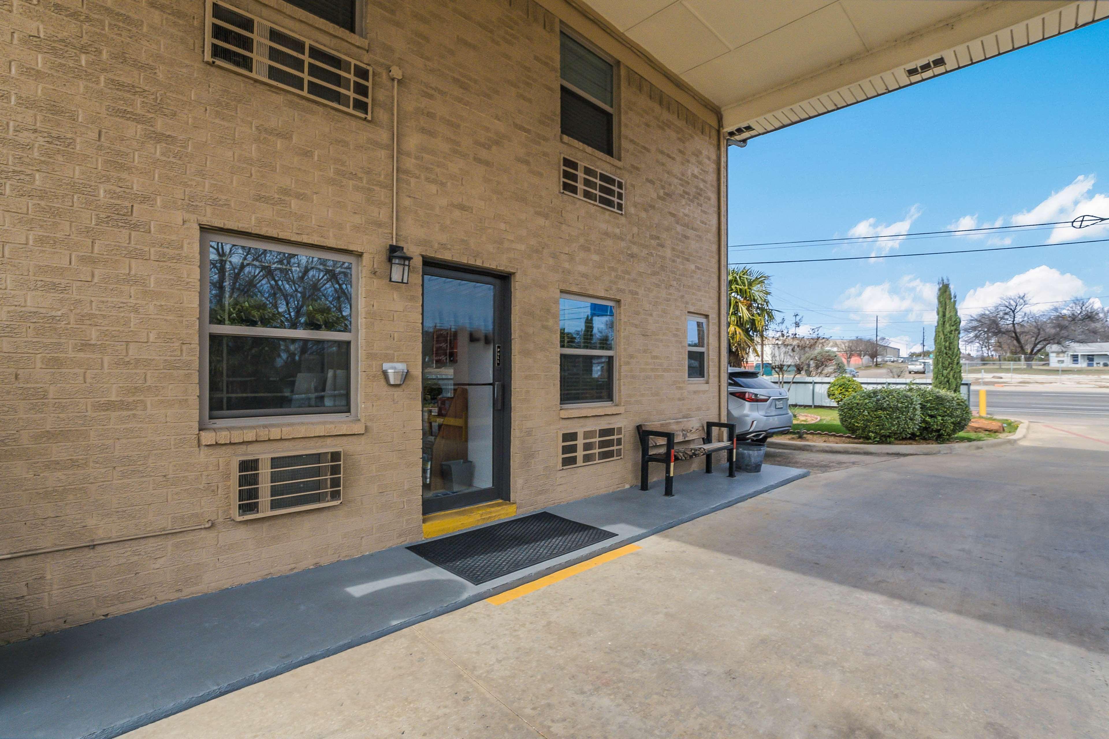 Motel6 Dallas, TX 54/59