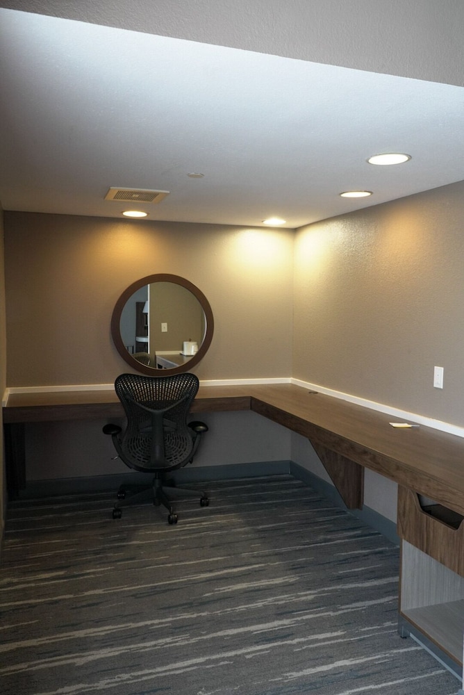 Hampton Inn Bentonville-Rogers 33/50
