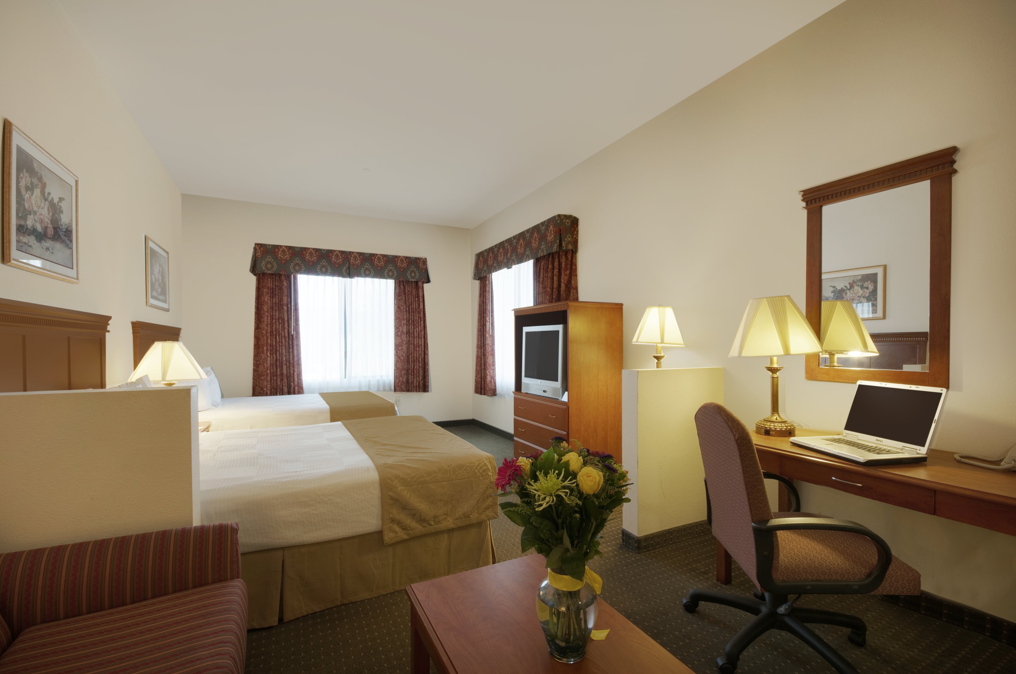 Best Western Plus Lake Elsinore Inn & Suites 35/53