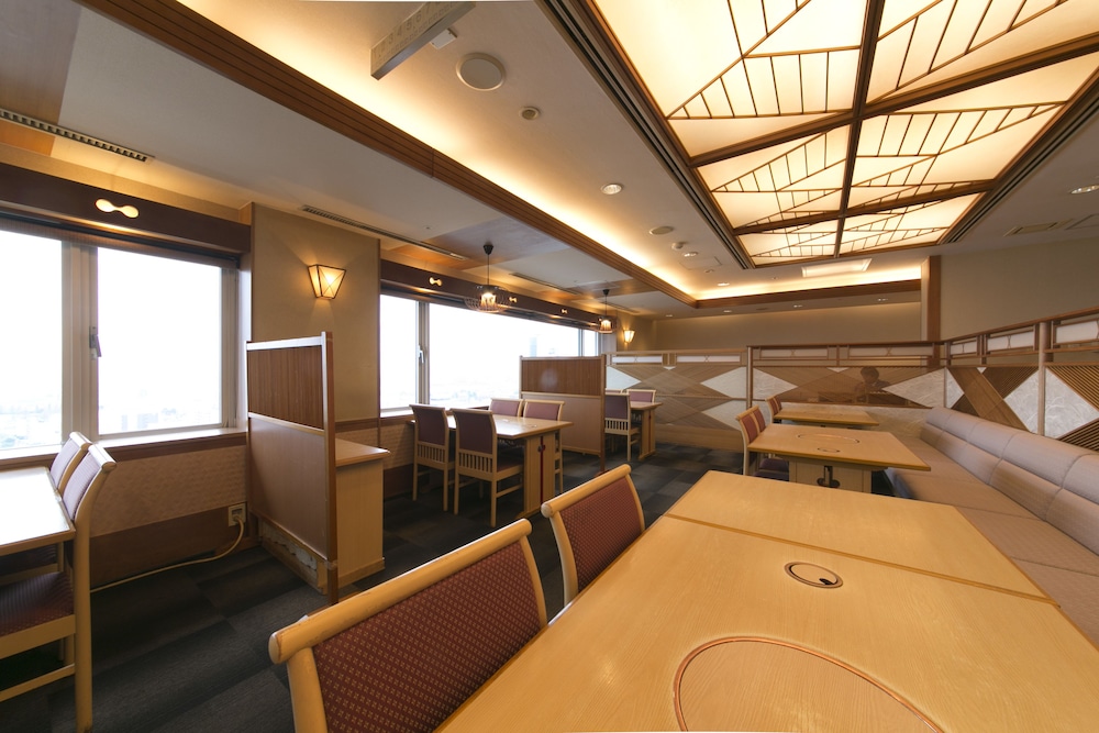 Shin Osaka Washington Hotel Plaza 36/52