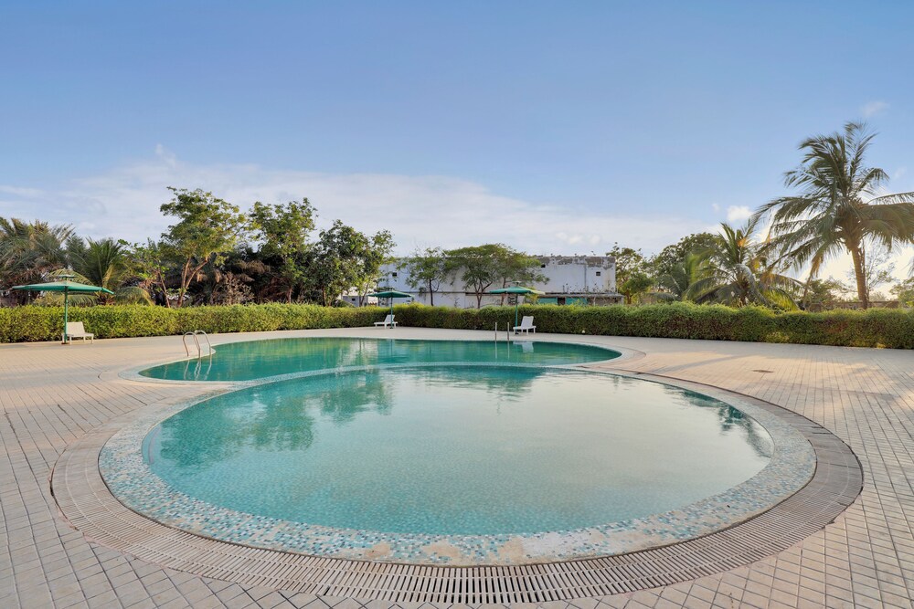Goverdhan Greens Resort Dwarka 28/50