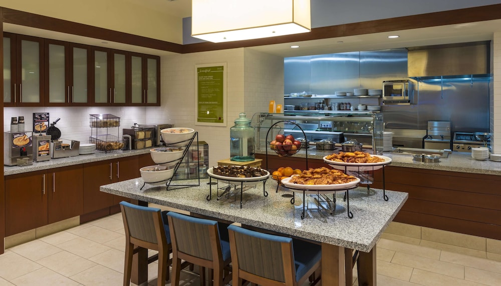 Hilton Garden Inn Alexandria Old Town National Harbor 37/52