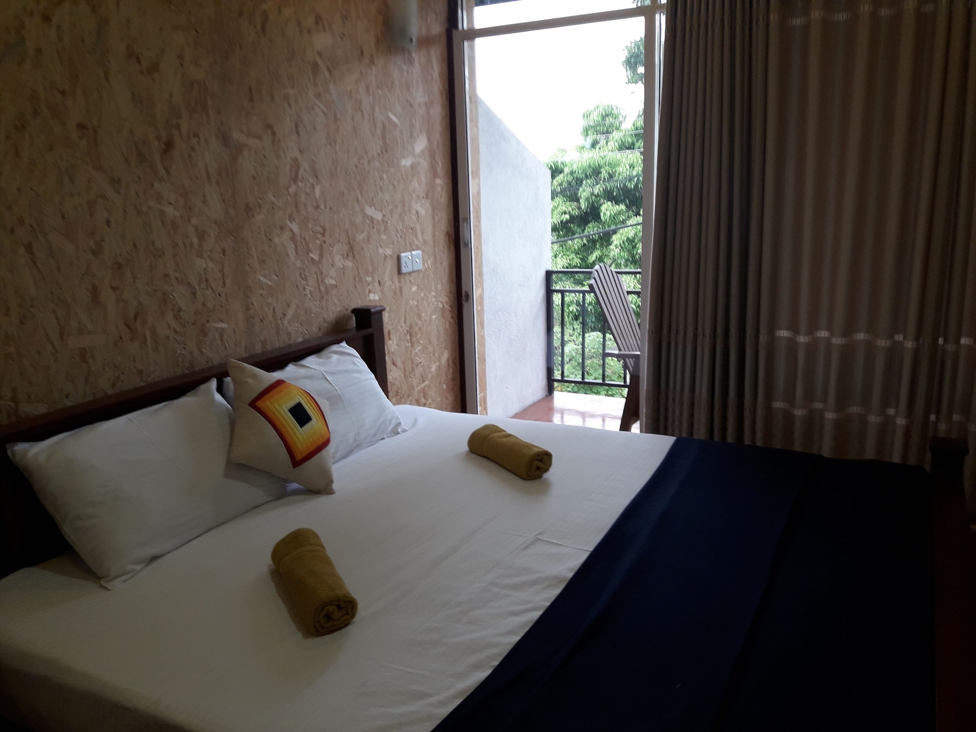 DELUXE, DOUBLE BED, MOUNTAIN VIEW