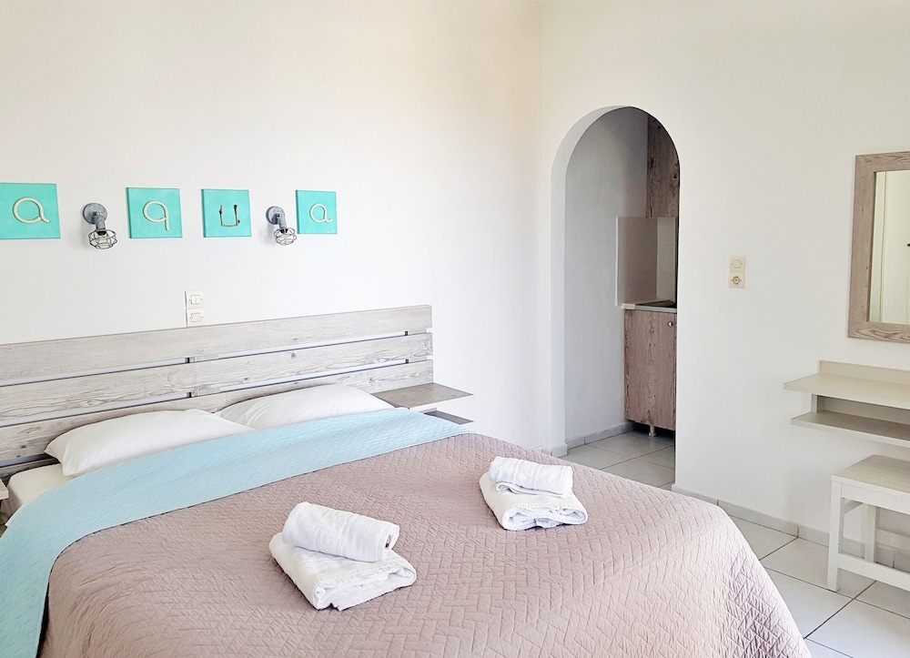 Petros Studios and Suites 34/81