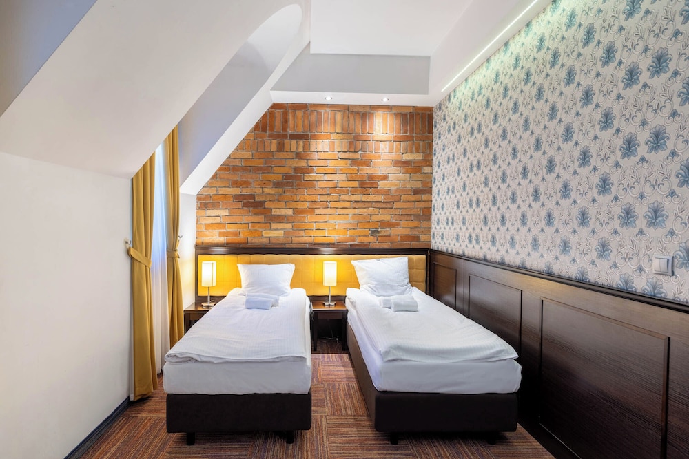 COMFORT, TWIN BEDS, PATIO