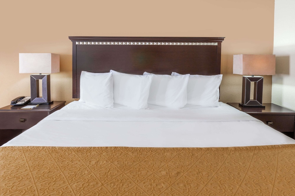 Days Inn By Wyndham Sherman 18/54