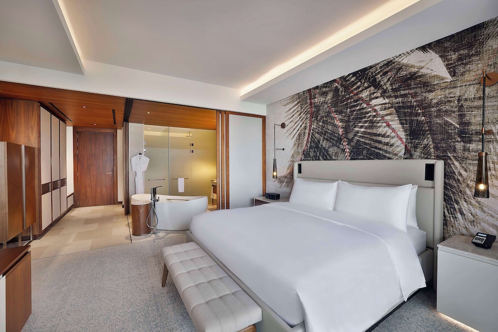 Junior Suite, King Bed, Plunge Pool